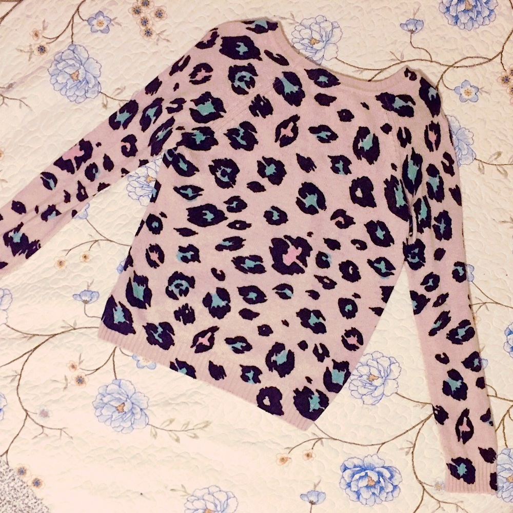 *NEW LISTING* Forever 21 Cheetah Print Sweater